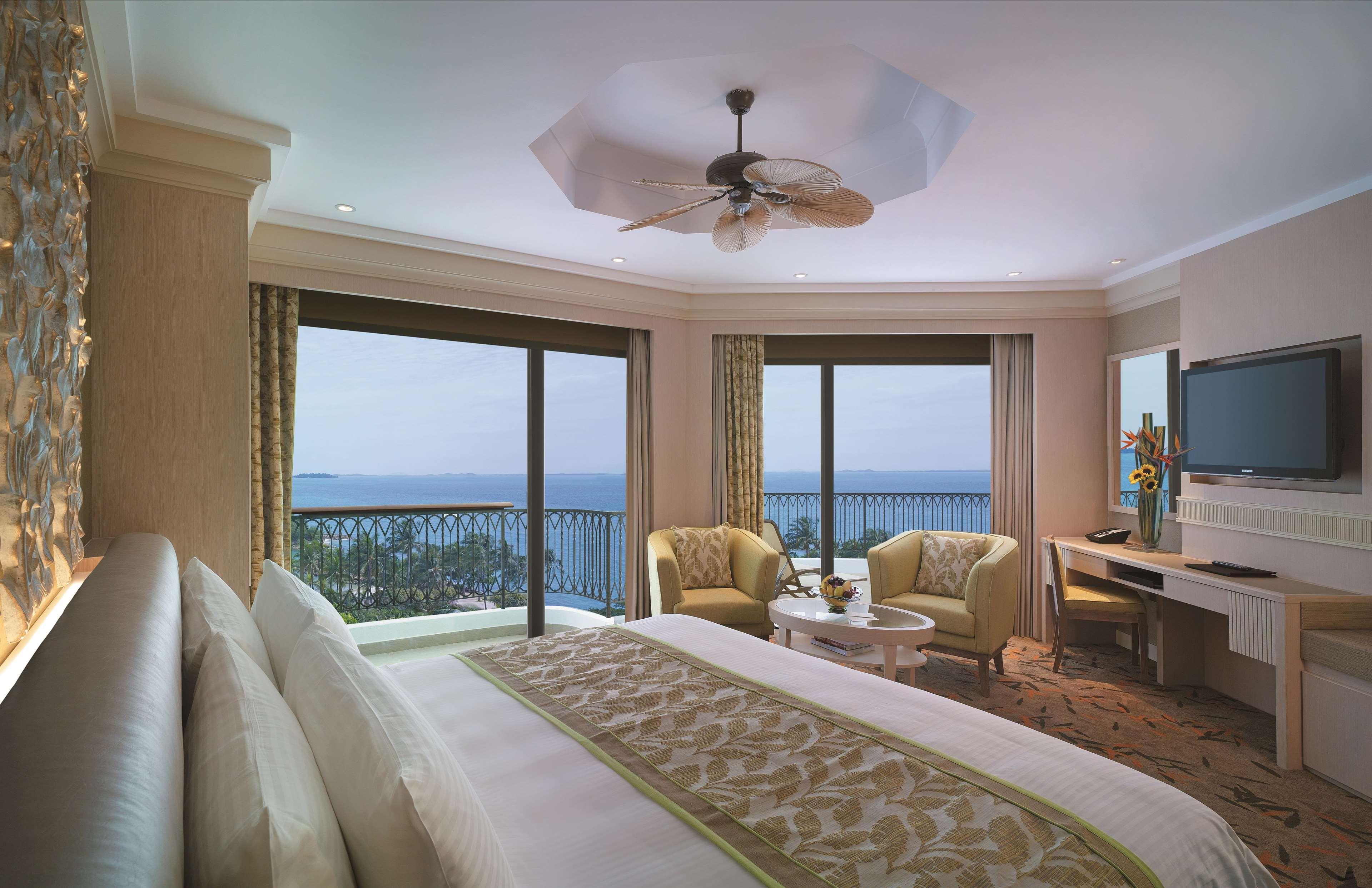 新加坡 圣淘沙香格里拉酒店 外观 照片 A guest room at the Hilton San Diego Bayfront